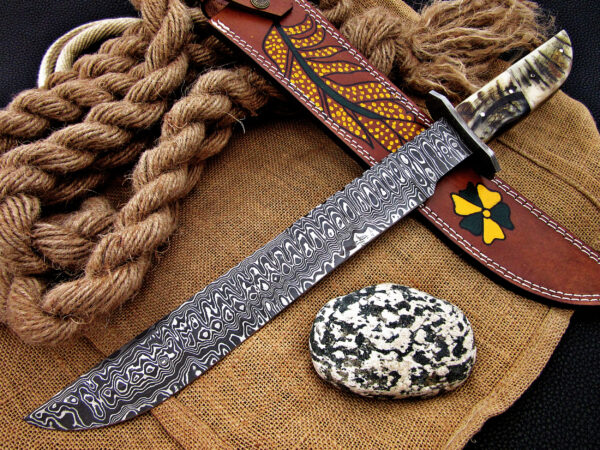 "Handmade Damascus Steel Hunting Knife with Ram Horn Handle – Crafted for Precision and Durability" - Image 2
