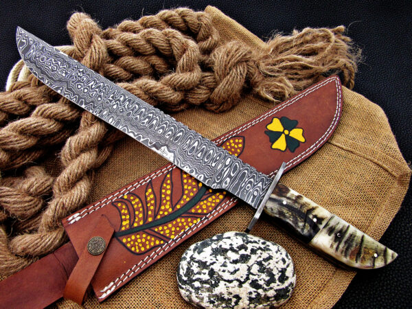 "Handmade Damascus Steel Hunting Knife with Ram Horn Handle – Crafted for Precision and Durability" - Image 3
