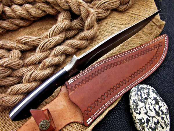 "Mastercrafted Damascus Hilt Fighter: Handcrafted Hunting Knife for the True Outdoorsman" - Image 3