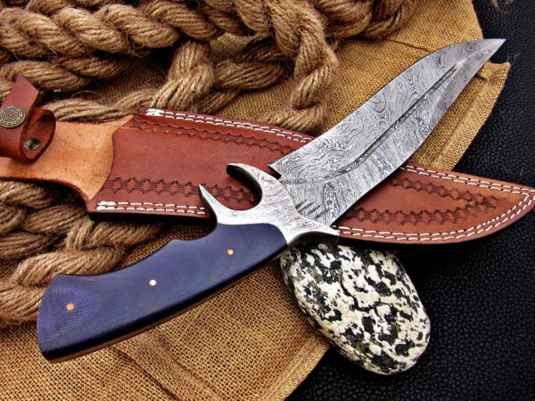 "Mastercrafted Damascus Hilt Fighter: Handcrafted Hunting Knife for the True Outdoorsman" - Image 5