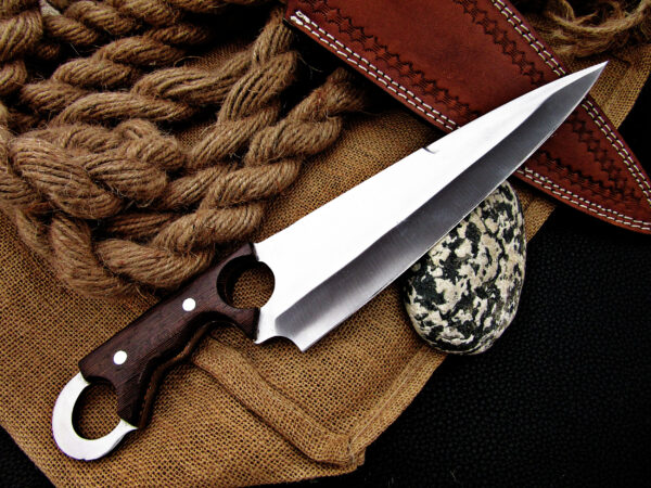 "Handcrafted Stainless Steel Hunting Knife: Precision, Durability, and Performance"