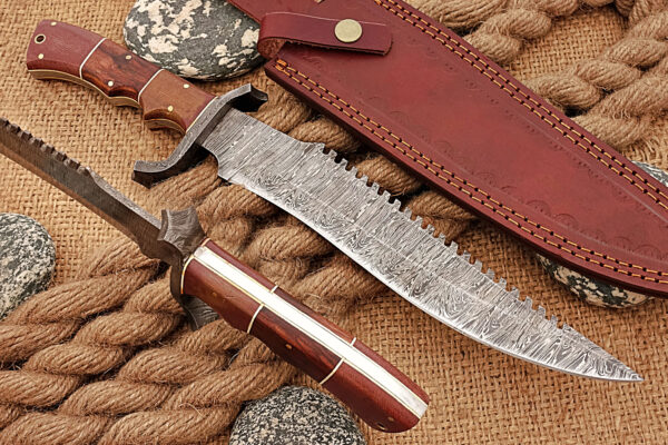 "Handmade Damascus Steel Hunting Knife: A Fusion of Artistry and Strength"