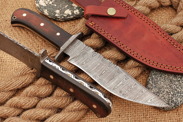 "Elite Damascus Hunting Knife: Precision Craftsmanship for the Ultimate Outdoor Adventure"