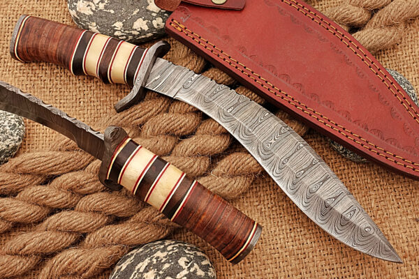 "Handcrafted Damascus Kukri Knife – A Masterpiece of Strength, Precision, and Timeless Craftsmanship"