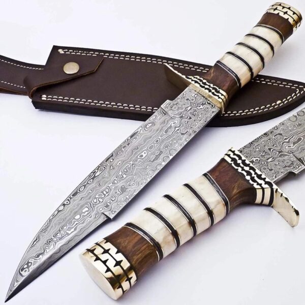 "Handmade Forged Damascus Hunting Knife: A Precision Tool for the Modern Outdoorsman"