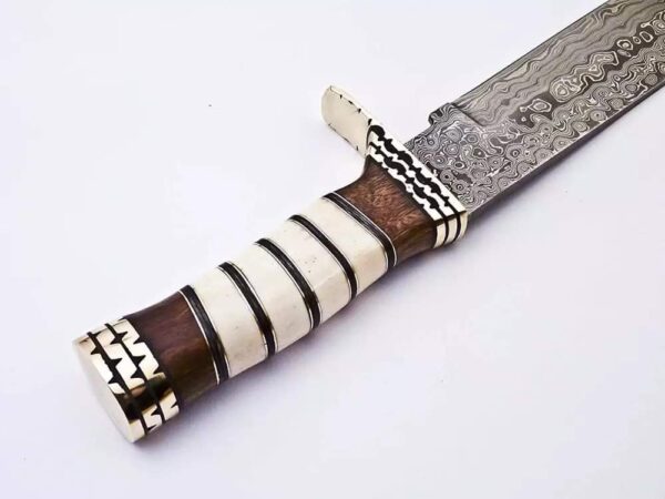 "Handmade Forged Damascus Hunting Knife: A Precision Tool for the Modern Outdoorsman" - Image 2