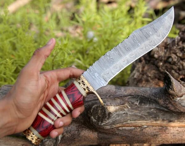 "Handcrafted Damascus Hunting Knife – Premium Quality, Durable Blade for Precision and Performance"