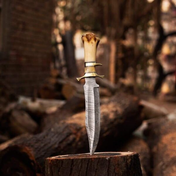 "Premium Damascus Steel Hunting Knife - Handcrafted, Durable, and Razor-Sharp for Ultimate Performance" - Image 3