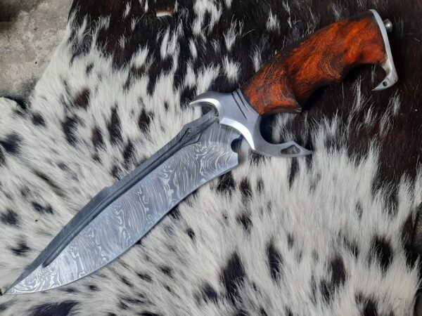 Custom hand made damascus hunting knife