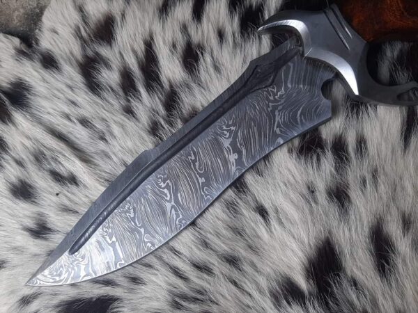 Custom hand made damascus hunting knife - Image 3