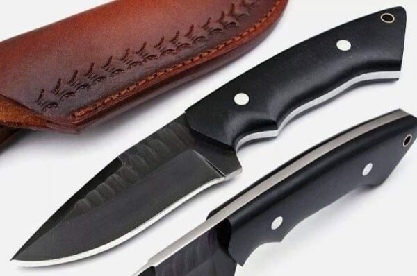 "Durable Stainless Steel Skinner Knife with Black Coating – Precision and Strength for the Outdoors"