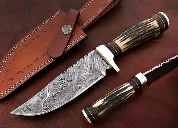 "Handcrafted Damascus Skinner: Precision in Every Cut"