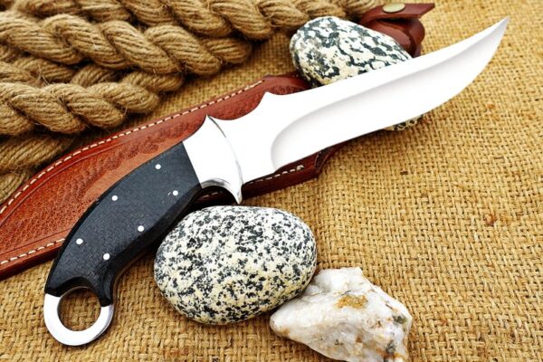 "Premium Stainless Steel Hunting Knife with Finger Hole – Enhanced Grip, Precision, and Durability for the Ultimate Outdoor Experience" - Image 4