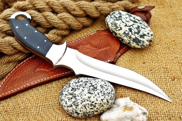"Premium Stainless Steel Hunting Knife with Finger Hole – Enhanced Grip, Precision, and Durability for the Ultimate Outdoor Experience" - Image 5