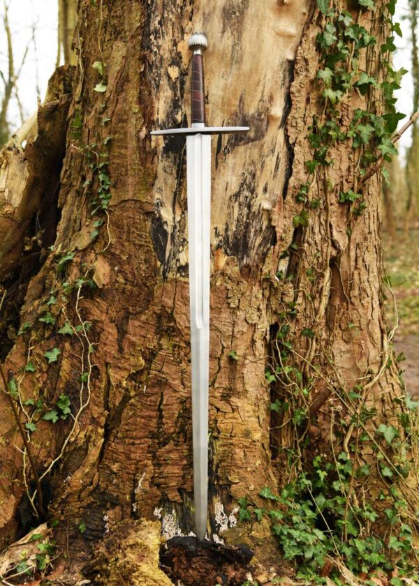 "Masterfully Crafted Custom Handmade Medieval Swords: A Blend of Tradition, Artistry, and Strength." - Image 4