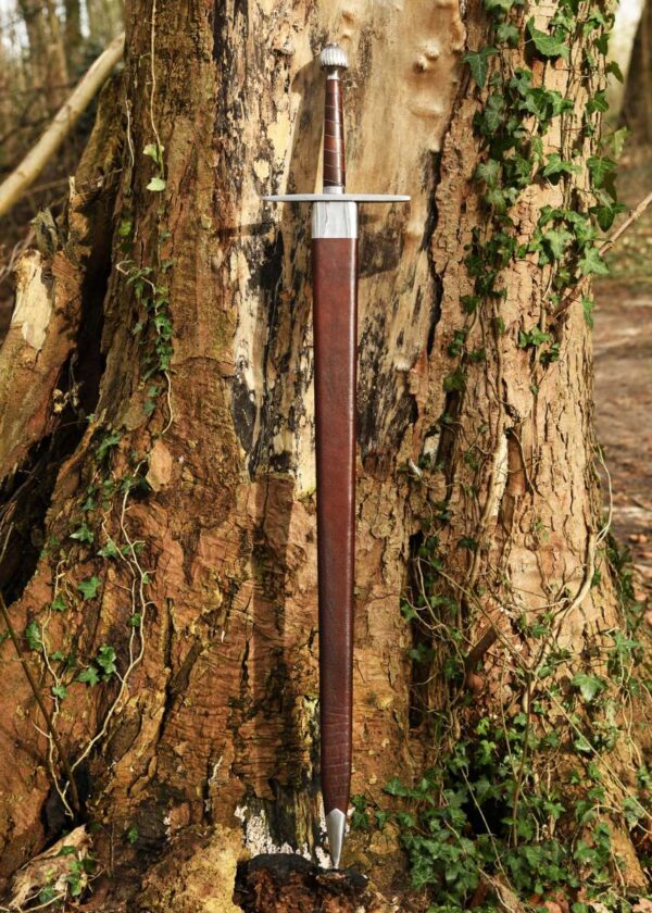 "Masterfully Crafted Custom Handmade Medieval Swords: A Blend of Tradition, Artistry, and Strength." - Image 6