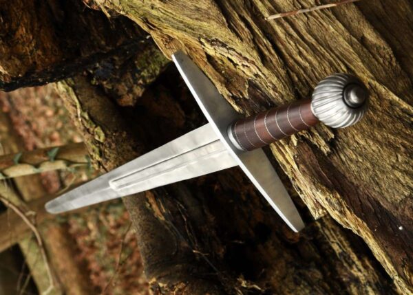 "Masterfully Crafted Custom Handmade Medieval Swords: A Blend of Tradition, Artistry, and Strength." - Image 11