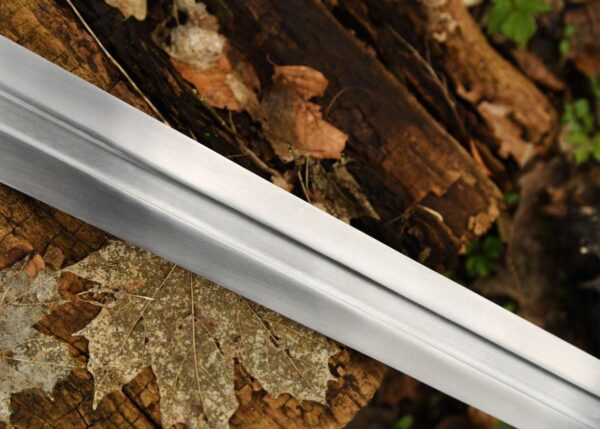 "Masterfully Crafted Custom Handmade Medieval Swords: A Blend of Tradition, Artistry, and Strength." - Image 12