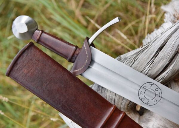 "Premium Quality Custom Handmade Medieval Swords: A Masterpiece of Craftsmanship and Tradition" - Image 2
