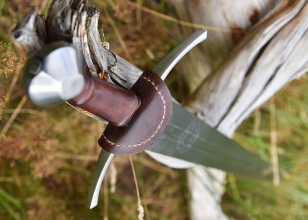 "Premium Quality Custom Handmade Medieval Swords: A Masterpiece of Craftsmanship and Tradition" - Image 4