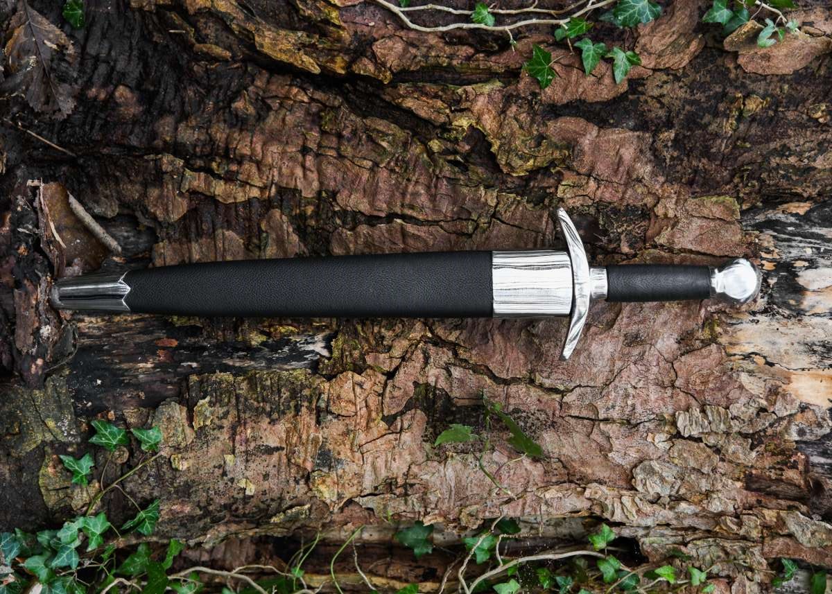 "Handmade Premium Quality Medieval Dagger: A Perfect Blend of Precision and Craftsmanship" - Image 4