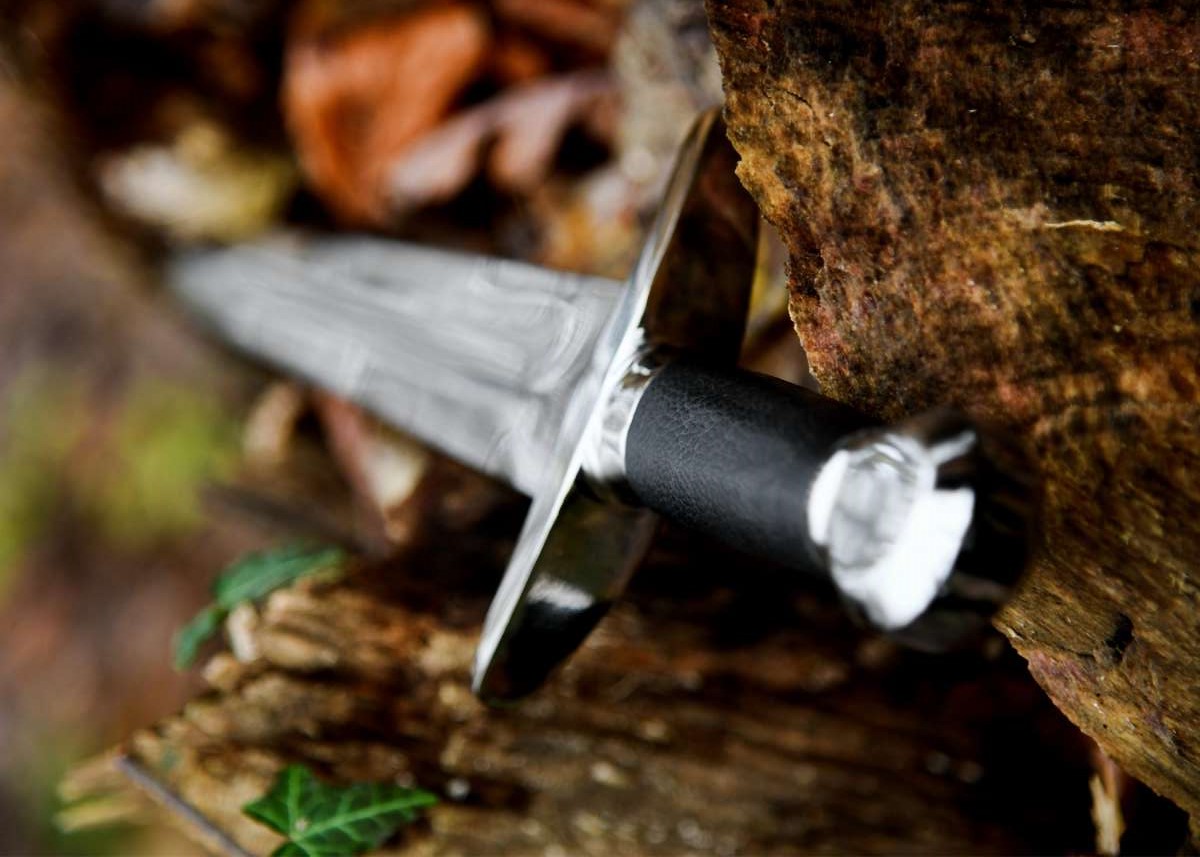 "Handmade Premium Quality Medieval Dagger: A Perfect Blend of Precision and Craftsmanship" - Image 8