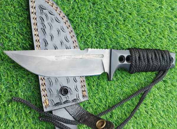 "Custom Handmade Stainless Steel Hunting Knife with Acid Wash and Paracord Handle – Unmatched Durability and Grip for the Ultimate Outdoor Experience"