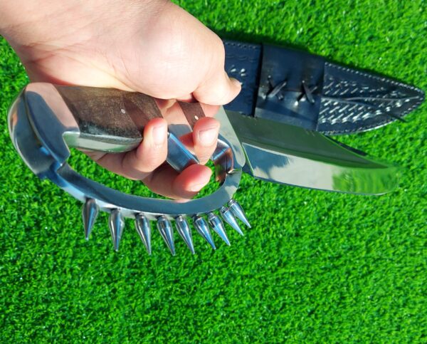 The handmade stainless steel hunting knife features a **D guard** for hand protection and **pins on the guard** for added durability. - Image 3