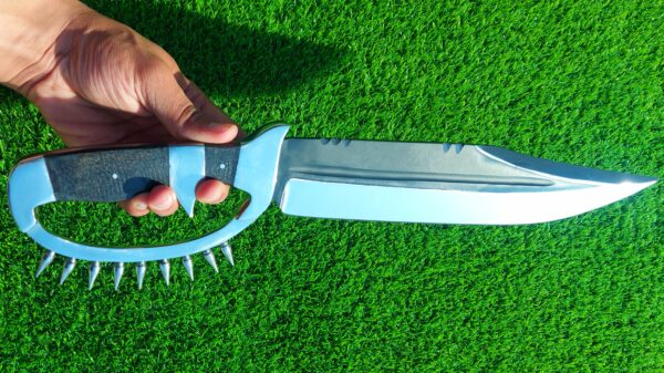 The handmade stainless steel hunting knife features a **D guard** for hand protection and **pins on the guard** for added durability. - Image 6