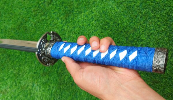 The handmade stainless steel katana sword features a meticulously crafted blade, offering exceptional sharpness and durability. - Image 2