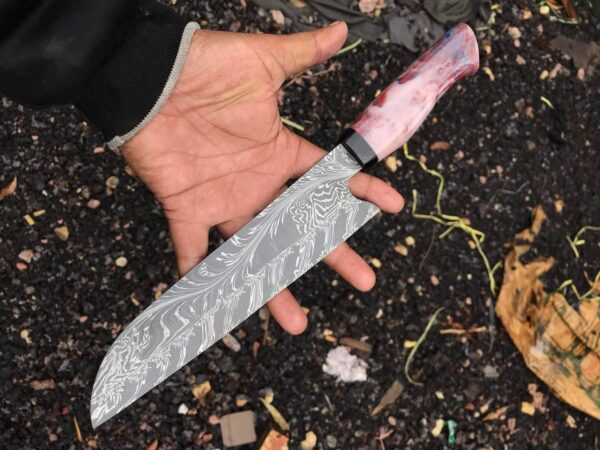 "Feather-Patterned Damascus Chef Knife with a Stunning Resin Handle: A Fusion of Artistry and Precision for the Culinary Master" - Image 3