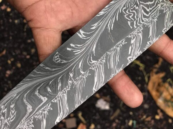 "Feather-Patterned Damascus Chef Knife with a Stunning Resin Handle: A Fusion of Artistry and Precision for the Culinary Master" - Image 4