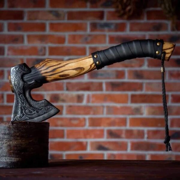 "Custom Handmade Viking Axe – A Bold Combination of Ancient Warrior Spirit and Modern Craftsmanship for Unmatched Strength"