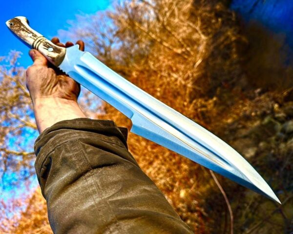 "Custom Handmade Stainless Steel Hunting Knife – Precision Craftsmanship for Unmatched Durability and Performance in the Field"