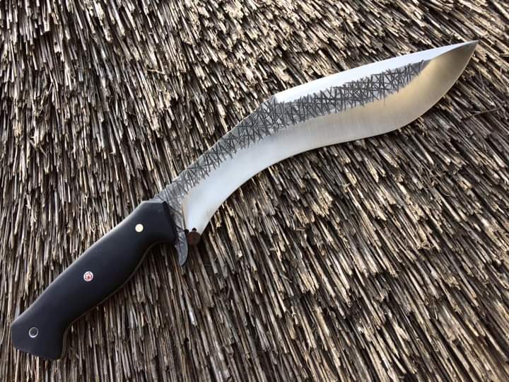 "Exquisite Custom Handmade Stainless Steel Kukri Knife: A Masterpiece of Precision and Durability"