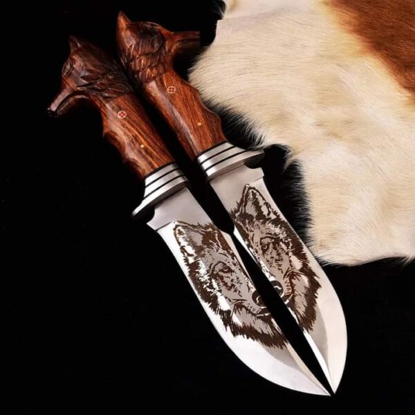 "Handmade Stainless Steel Hunting Knife – Wolf Design Handle for the Bold Outdoorsman"