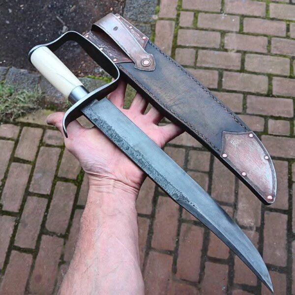 "Handmade Stainless Steel Hunting D-Guard Knife - Premium Craftsmanship for Superior Durability and Performance" - Image 3