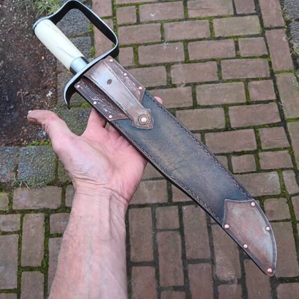"Handmade Stainless Steel Hunting D-Guard Knife - Premium Craftsmanship for Superior Durability and Performance" - Image 4