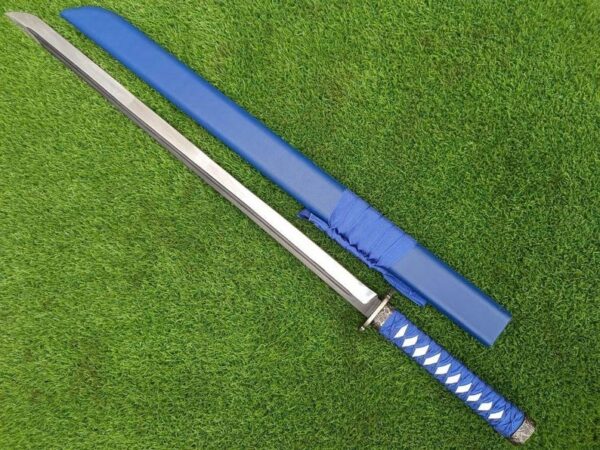 The handmade stainless steel katana sword features a meticulously crafted blade, offering exceptional sharpness and durability.