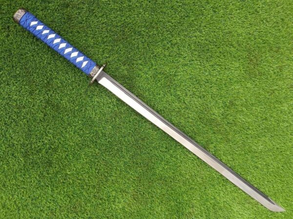 The handmade stainless steel katana sword features a meticulously crafted blade, offering exceptional sharpness and durability. - Image 4