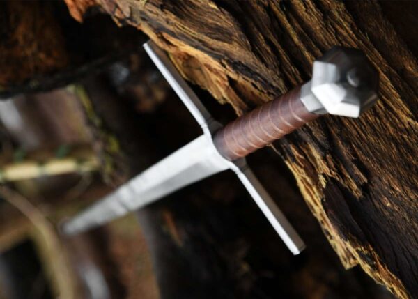 "Premium Quality Custom Handmade Fitting Double-Handed Sword: A Masterpiece of Strength and Precision" - Image 4
