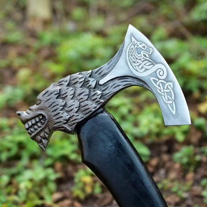 "Custom Handmade Hand-Forged Viking Axe – A Masterpiece of Craftsmanship and Tradition"
