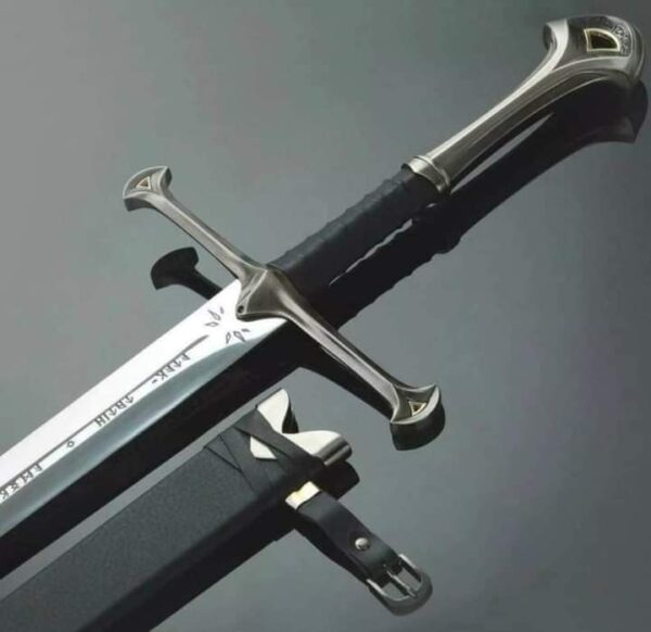 "Custom Handmade Rings Narsil Sword: A Personalized Masterpiece of Fantasy and Craftsmanship" - Image 2