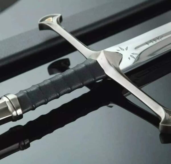 "Custom Handmade Rings Narsil Sword: A Personalized Masterpiece of Fantasy and Craftsmanship" - Image 3