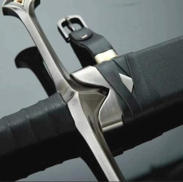 "Custom Handmade Rings Narsil Sword: A Personalized Masterpiece of Fantasy and Craftsmanship" - Image 4