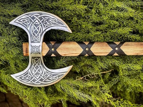 "Handmade Double-Headed Viking Axe in Premium Quality: A Masterpiece of Power and Craftsmanship" - Image 2