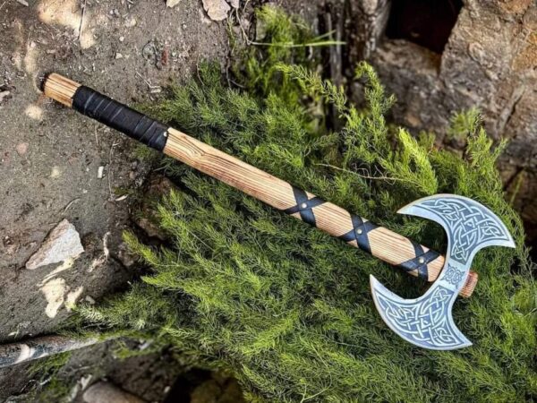 "Handmade Double-Headed Viking Axe in Premium Quality: A Masterpiece of Power and Craftsmanship" - Image 3