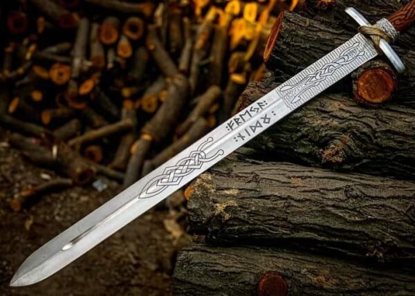 Custom Handmade Medieval Broadsword: A Unique Collectible Piece of Artistry and Craftsmanship. - Image 5