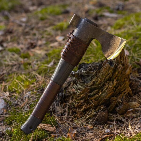 "Handmade Handforged Axe with Razor-Sharp Edge: Ideal for Efficient Wood Splitting"