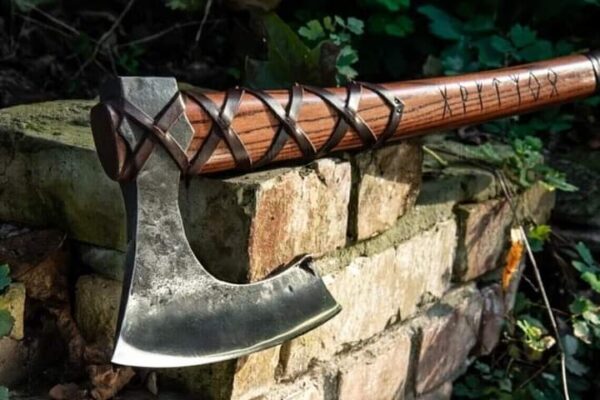 "Handmade Handforged Viking Axe in Premium Quality: A True Masterpiece of Strength and Craftsmanship" - Image 2